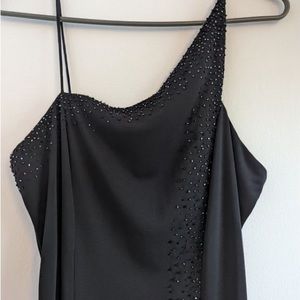 Niki long silhouette formal dress